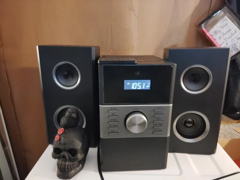 CD Player & AM/FM Radio Home Music System - Tabletop Audio System with Digital Clock and Auxiliary Input - Ideal for Bedroom, Kitchen or Office photo review