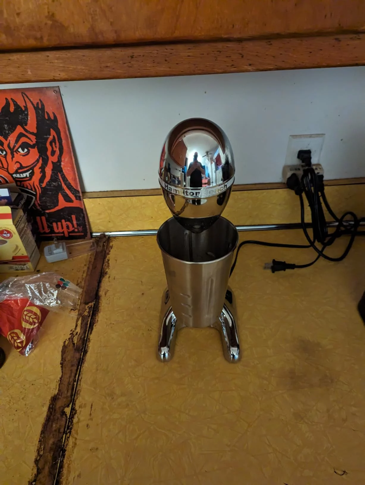 28-Ounce Electric Drink Mixer & Milkshake Maker - Retro Style, Two Speeds & Durable Stainless Steel Cup - Perfect for Smooth Milkshakes, Malts, and Soda Fountain Drinks photo review