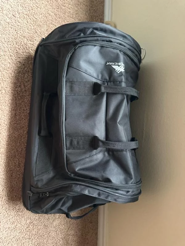 21-Inch Boxed Rolling Duffel Bag - Carry-On Size Travel Luggage with Wheels - Durable, Lightweight & Spacious Design - Ideal for Weekend Trips & Sports Gear photo review