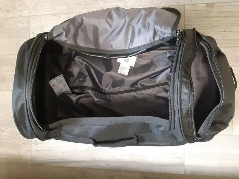 21-Inch Boxed Rolling Duffel Bag - Carry-On Size Travel Luggage with Wheels - Durable, Lightweight & Spacious Design - Ideal for Weekend Trips & Sports Gear photo review