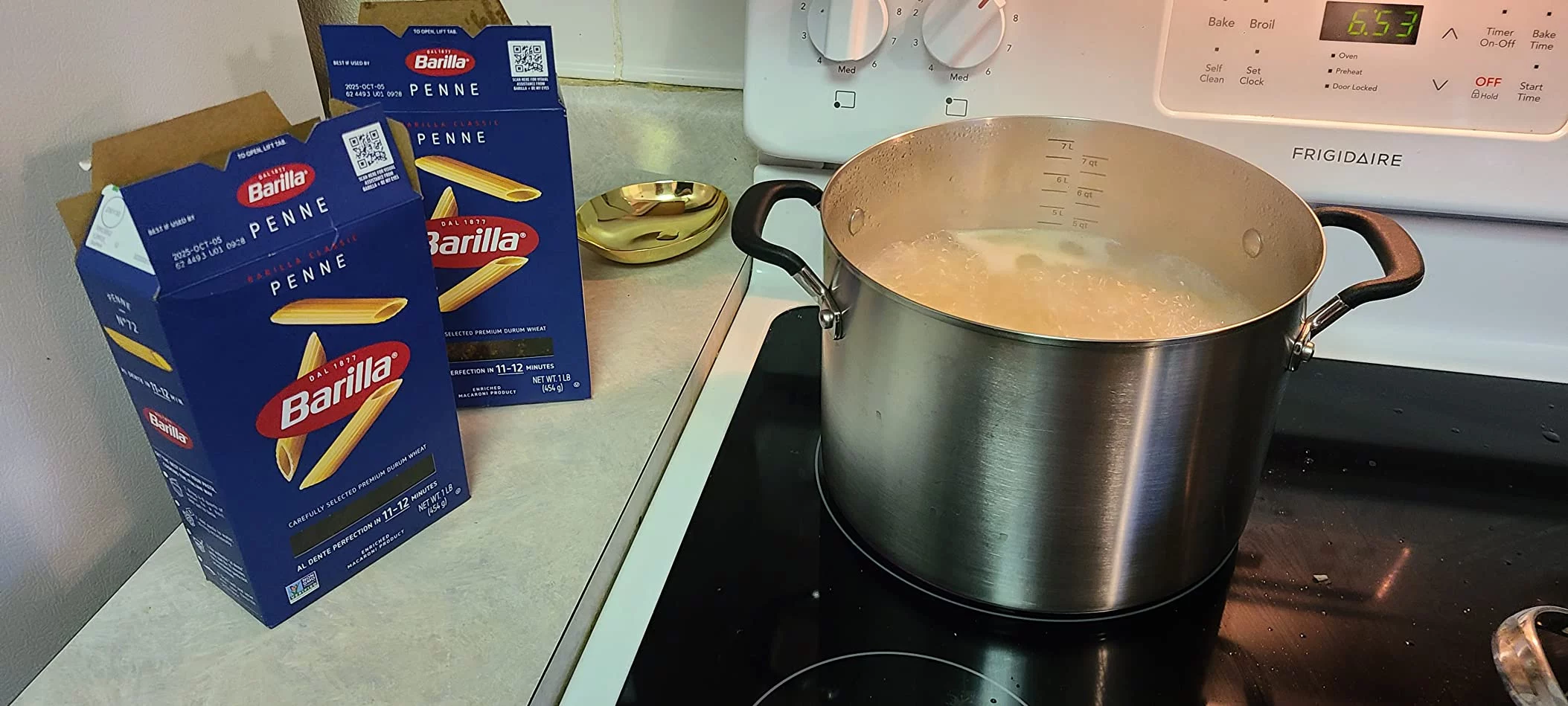 8-Quart Stainless Steel Stock Pot with Internal Measuring Marks - Heavy Gauge, Induction Ready & Oven Safe - Perfect for Soups, Chili, and Boiling Pasta photo review