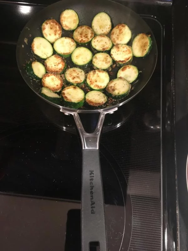 8-Quart Stainless Steel Stock Pot with Internal Measuring Marks - Heavy Gauge, Induction Ready & Oven Safe - Perfect for Soups, Chili, and Boiling Pasta photo review