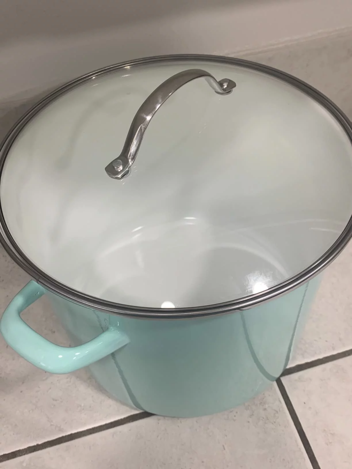 16-Quart Enameled Steel Steamer Stock Pot with Lid - Versatile Large Capacity Cookware for Steaming, Soups, and Boiling - Easy to Clean photo review