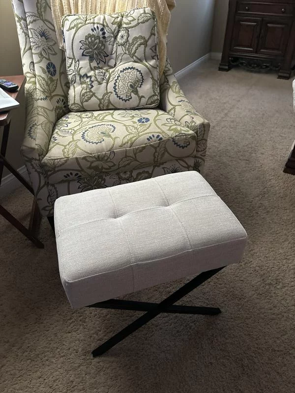 Click to view full screen Contemporary Upholstered Accent Bench for Entryway & Bedroom - Stylish Modern Design, Durable Wood Legs - Versatile Seating & Decor photo review