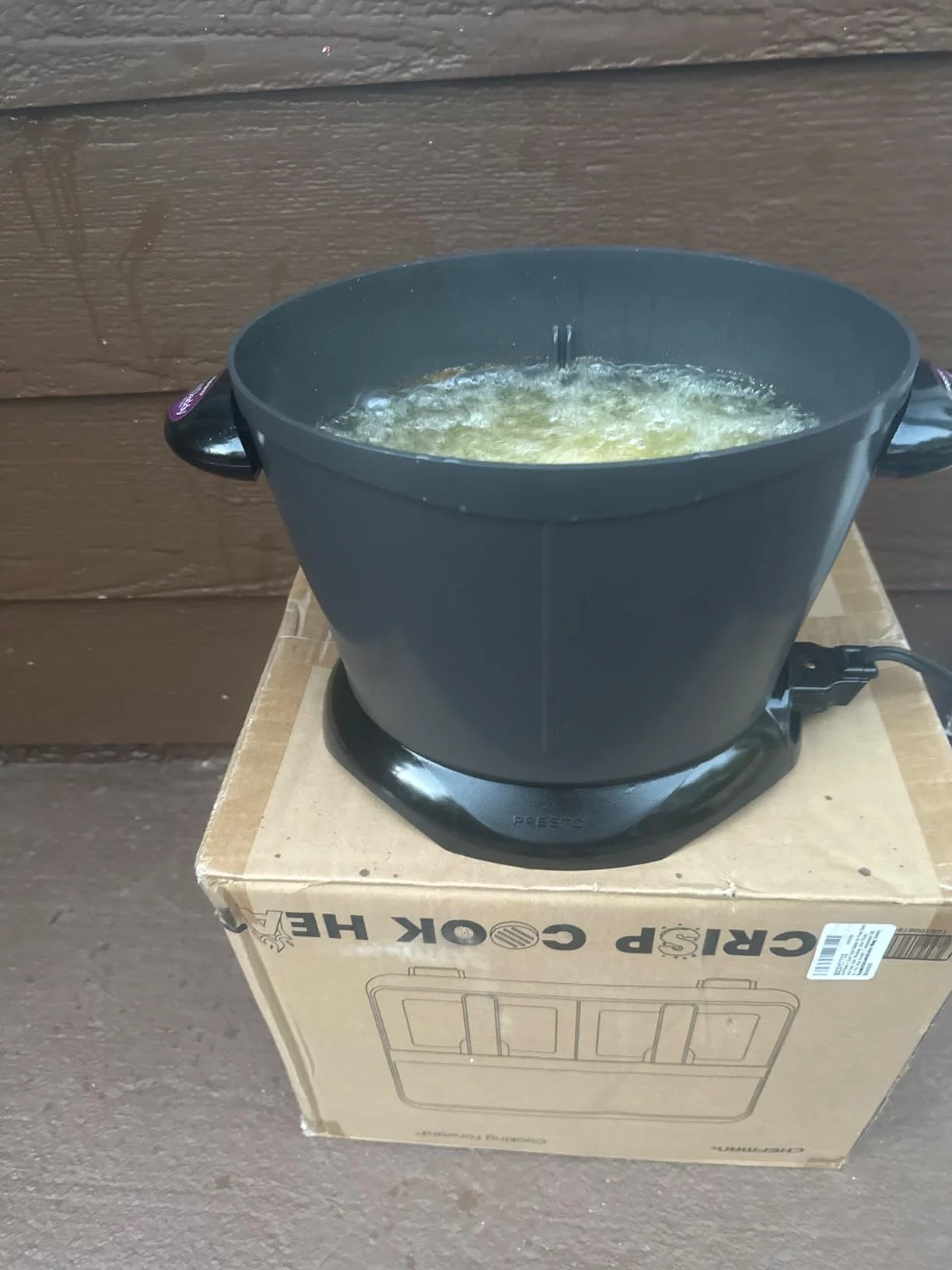 Click to view full screen 8-Cup Dual Daddy-Style Electric Deep Fryer - Two Compartments for Simultaneous Frying - Cool-Touch Exterior, No Temperature Adjustments Needed - Easy Clean Nonstick photo review