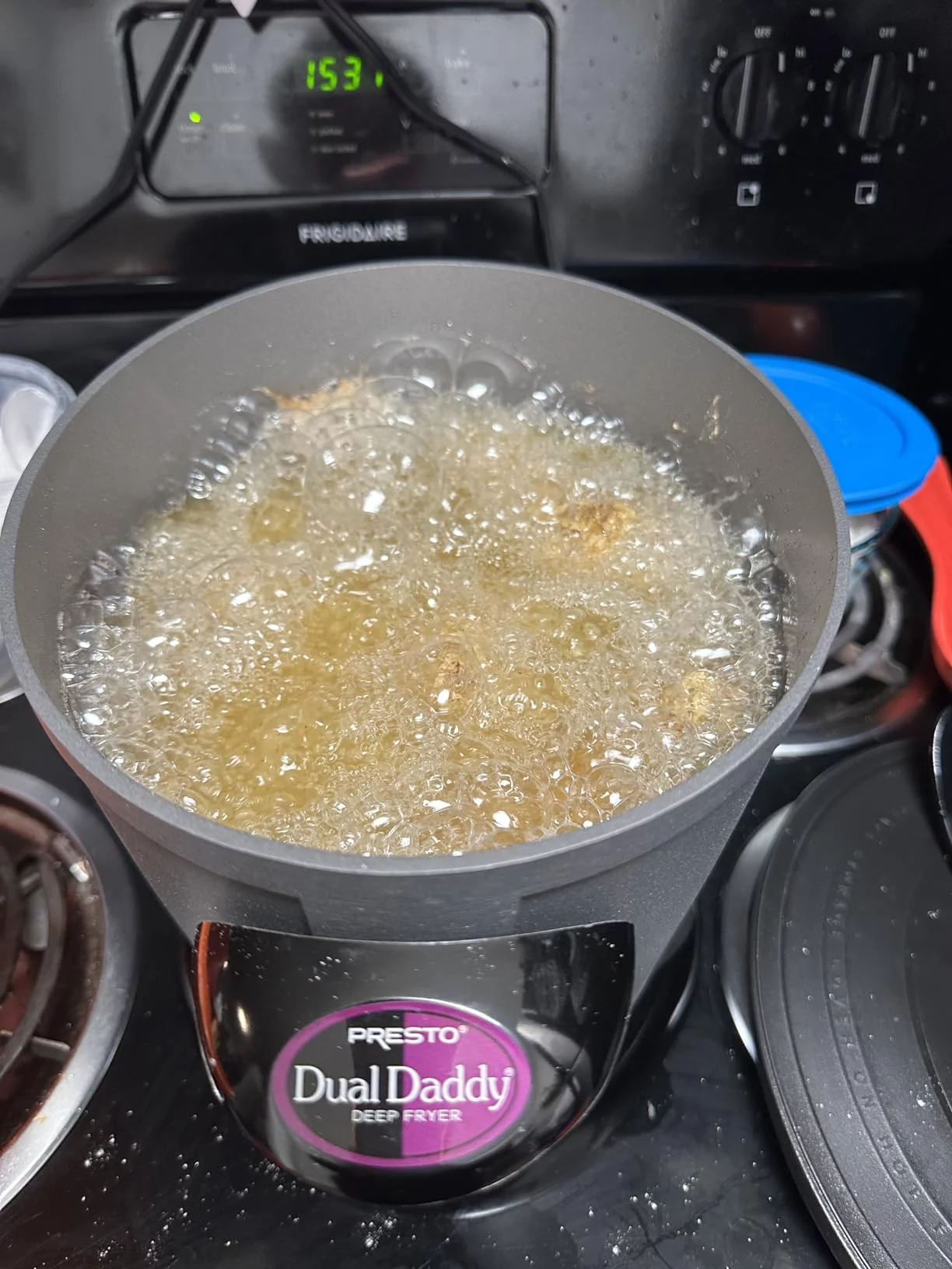 Click to view full screen 8-Cup Dual Daddy-Style Electric Deep Fryer - Two Compartments for Simultaneous Frying - Cool-Touch Exterior, No Temperature Adjustments Needed - Easy Clean Nonstick photo review