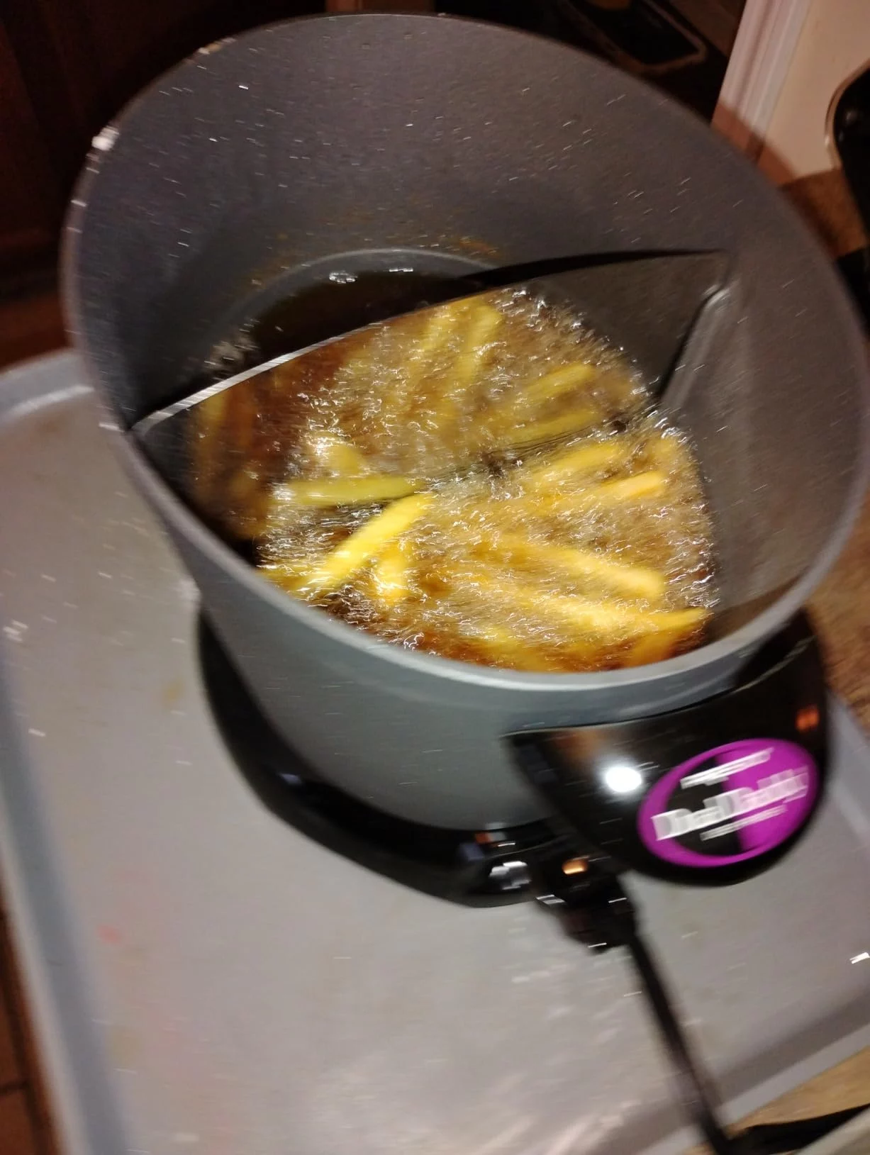 Click to view full screen 8-Cup Dual Daddy-Style Electric Deep Fryer - Two Compartments for Simultaneous Frying - Cool-Touch Exterior, No Temperature Adjustments Needed - Easy Clean Nonstick photo review