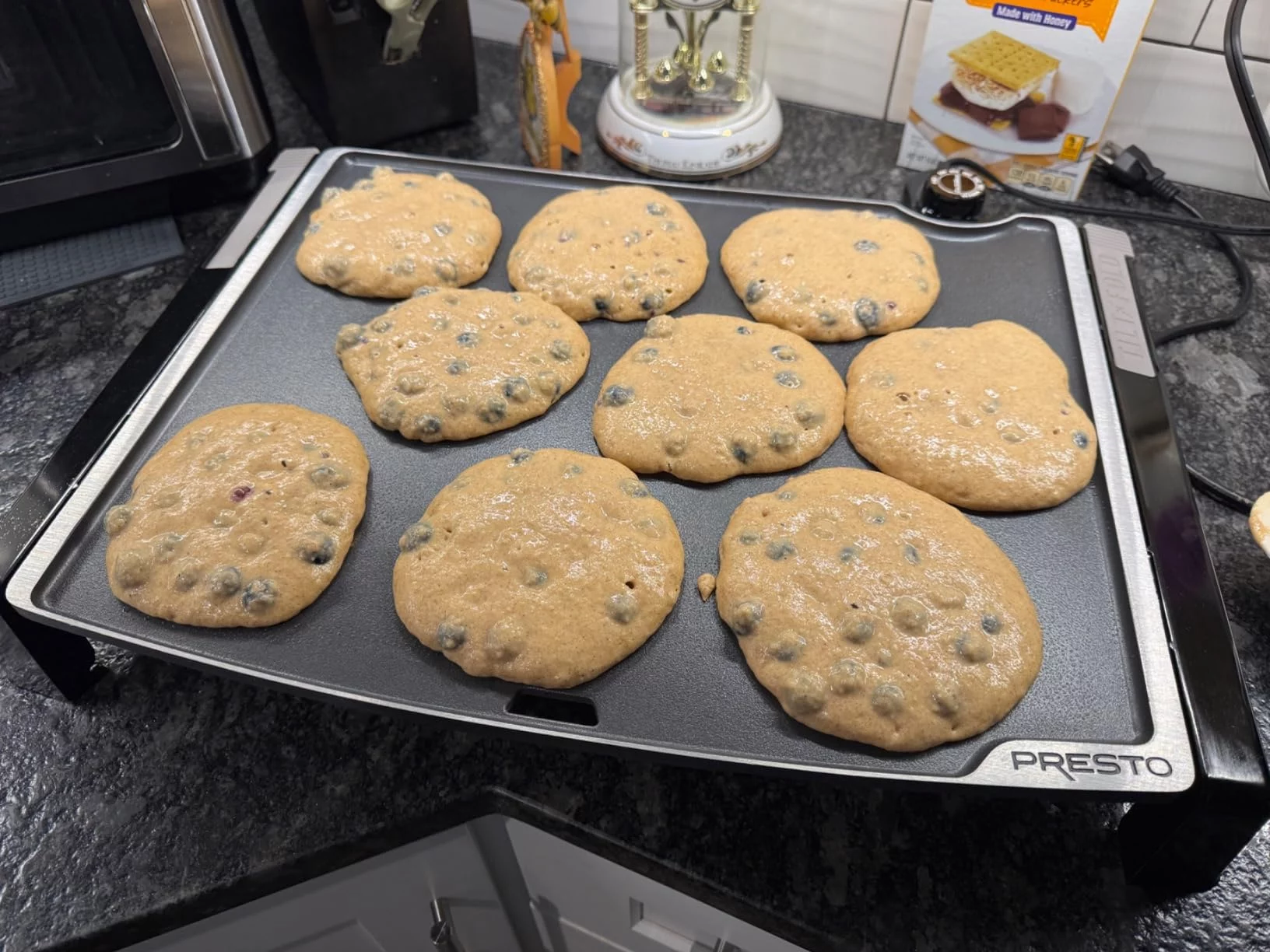 Extra-Large 19-Inch Electric Griddle with Tilt-N-Fold Storage - Nonstick Cooking Surface, Adjustable Temperature Control - Ideal for Pancakes & Family Meals photo review