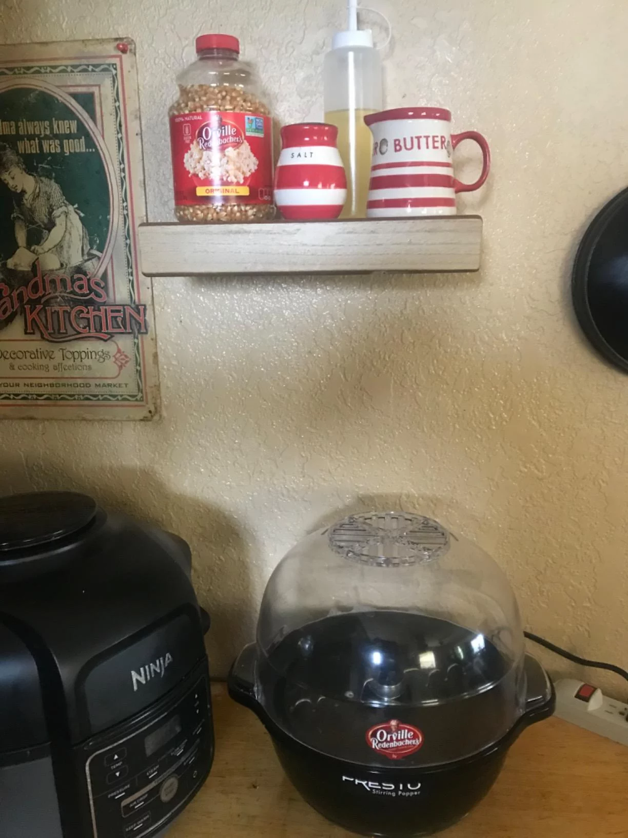 6-Quart Electric Popcorn Maker - Stirring System for Fluffy, Evenly Popped Corn - Vented Cover Doubles as a Serving Bowl - Fast and Easy Movie Night Prep photo review