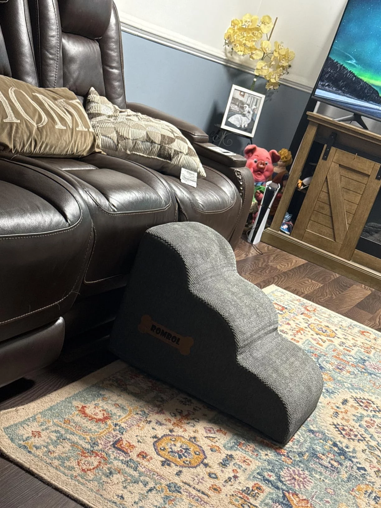 High Density Sherpa Rounded 4-Step Pet Stairs/Ramp - Furniture Access for Small Dogs, Cats & Pets with Mobility Issues - Anti-Slip Base & Soft, Washable Cover photo review