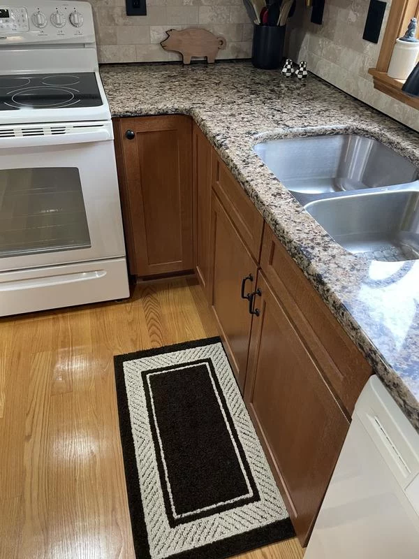 Washable Border Area Rug – Soft, Durable & Easy to Clean for Everyday Use photo review