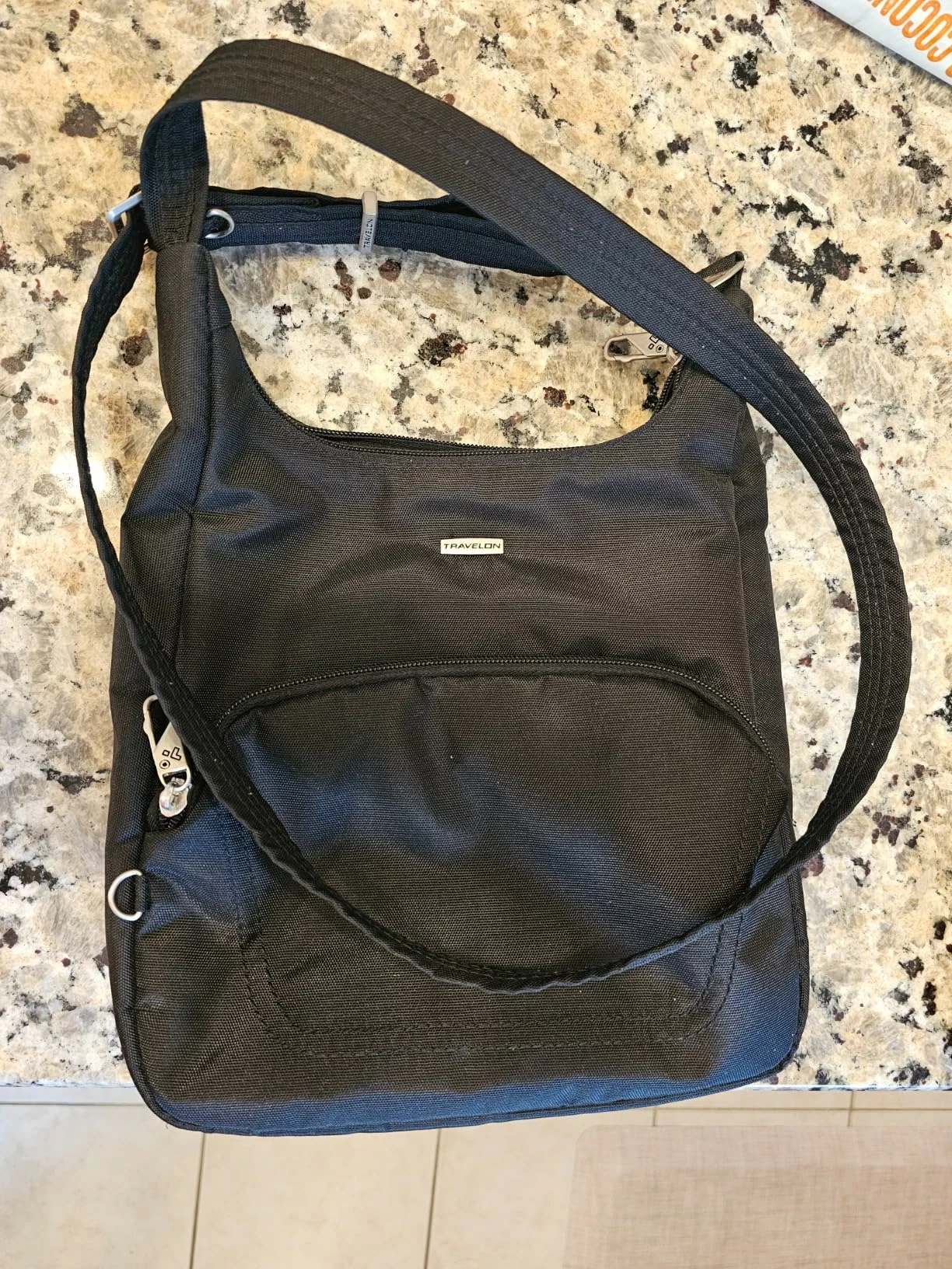 Anti-Theft Messenger Bag – Secure Travel Shoulder Bag with Locking Compartments and RFID Protection photo review