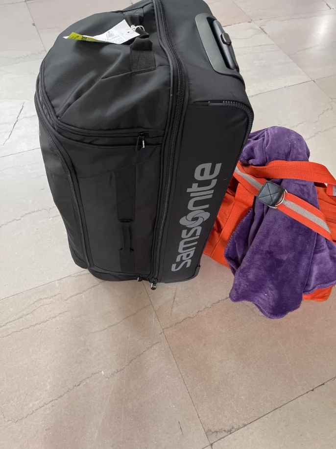 Click to view full screen Samsonite Andante 2.0 Medium Wheeled Duffel Bag - 30" Drop-Bottom Wheeled Duffel with Dual Wheels, Water-Resistant & Multiple Handles for Rugged Travel photo review